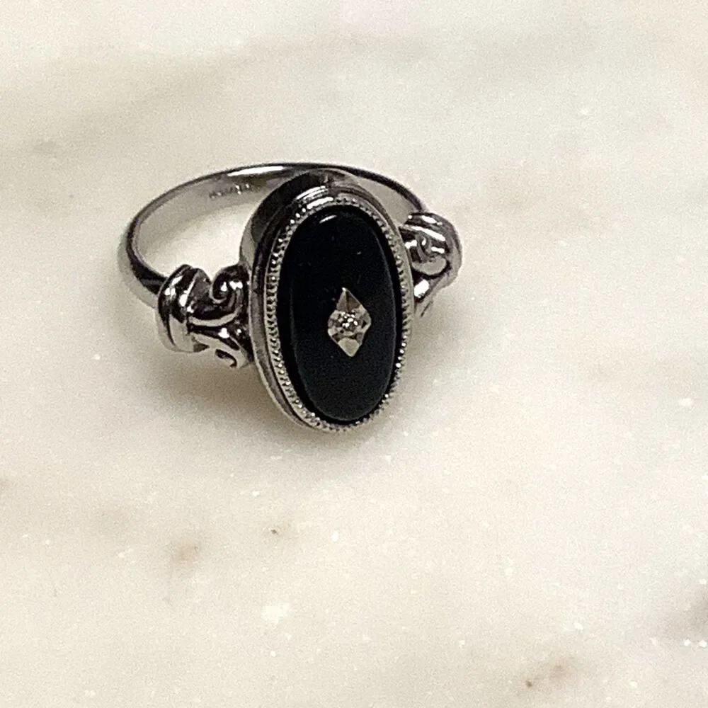 Avon Genuine Black Onyx and Diamond Ring Vintage Style Sz 7